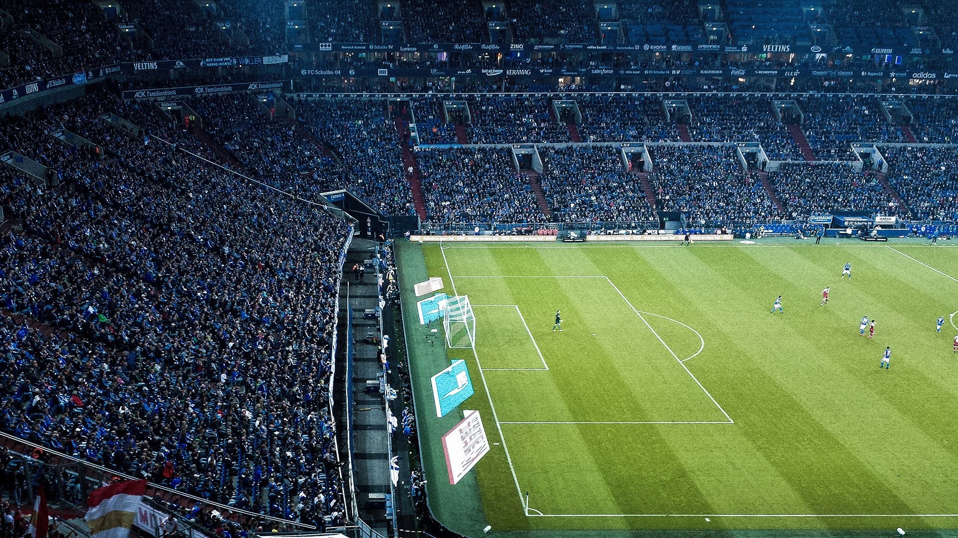 中前场控球点重叠是否导致节奏冲突问题，控球前锋打法