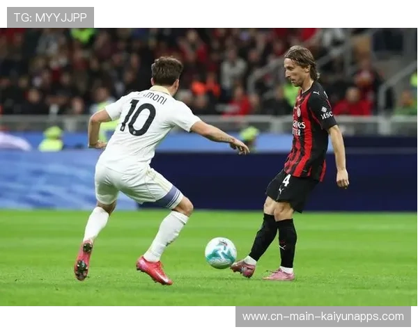 AC米兰中场断球反击，莱奥推射洞穿对手球门