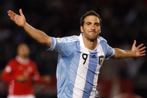 开云网站-东亚杯U23国足惨败 球迷情绪波动较大，东亚杯国足3比0韩国